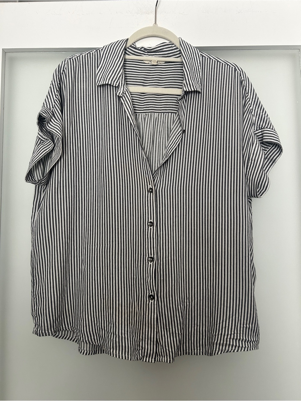 Splendid black and cream striped short sleeve button down shirt small